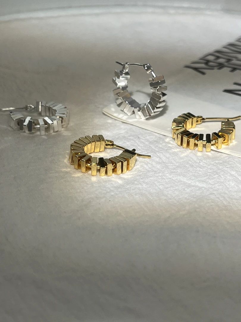 铜合金耳饰 时尚小碎银百搭圆圈耳环高级清冷感小众设计款925耳钉