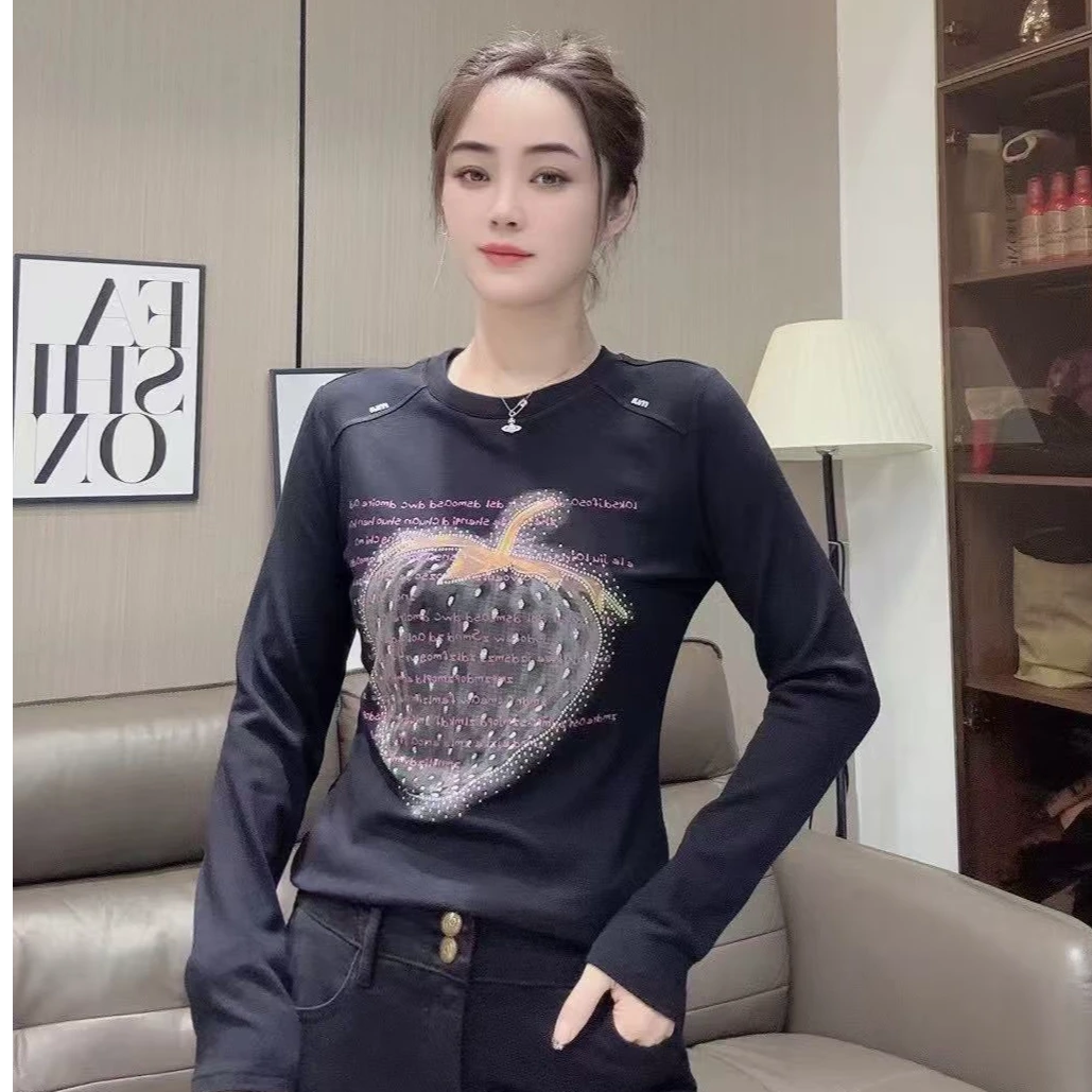 小景推荐-欧版时尚彩钻草莓打底衫-712025