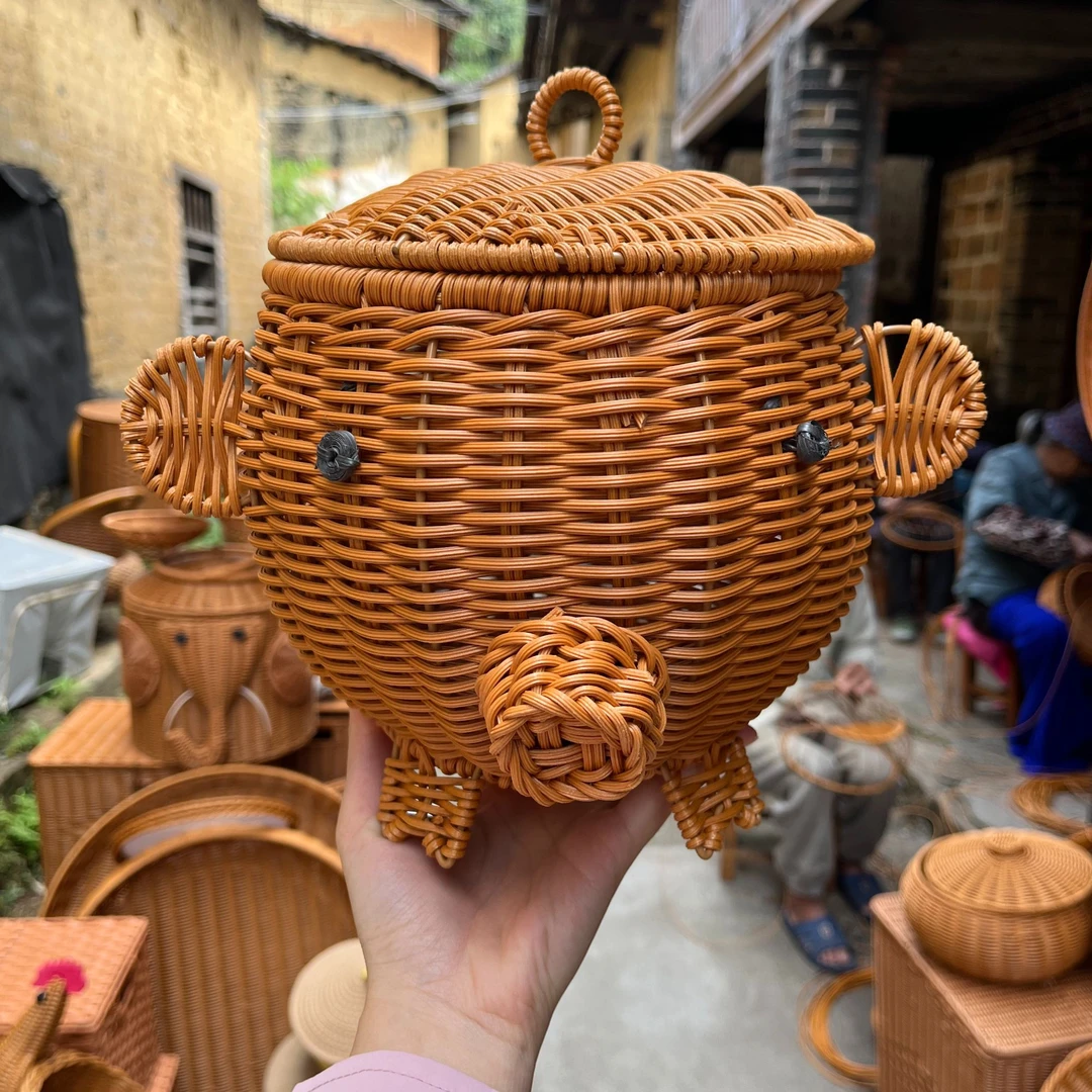 A038棕色小猪篮子纯手工编织收纳蓝18*18