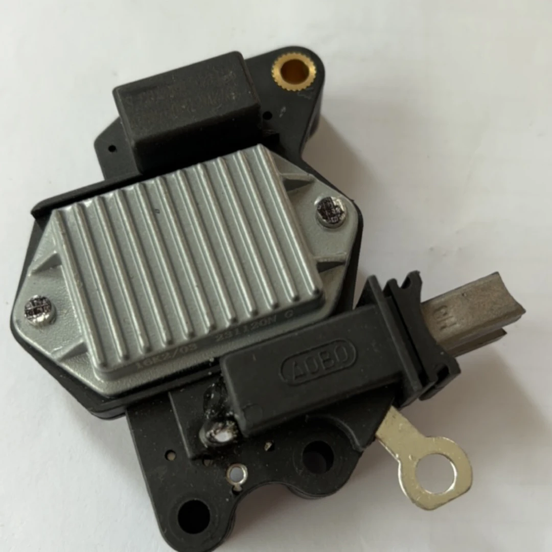 重汽豪沃T7豪瀚重汽曼汕德卡发电机调节器2972YA2奥博原装调节器