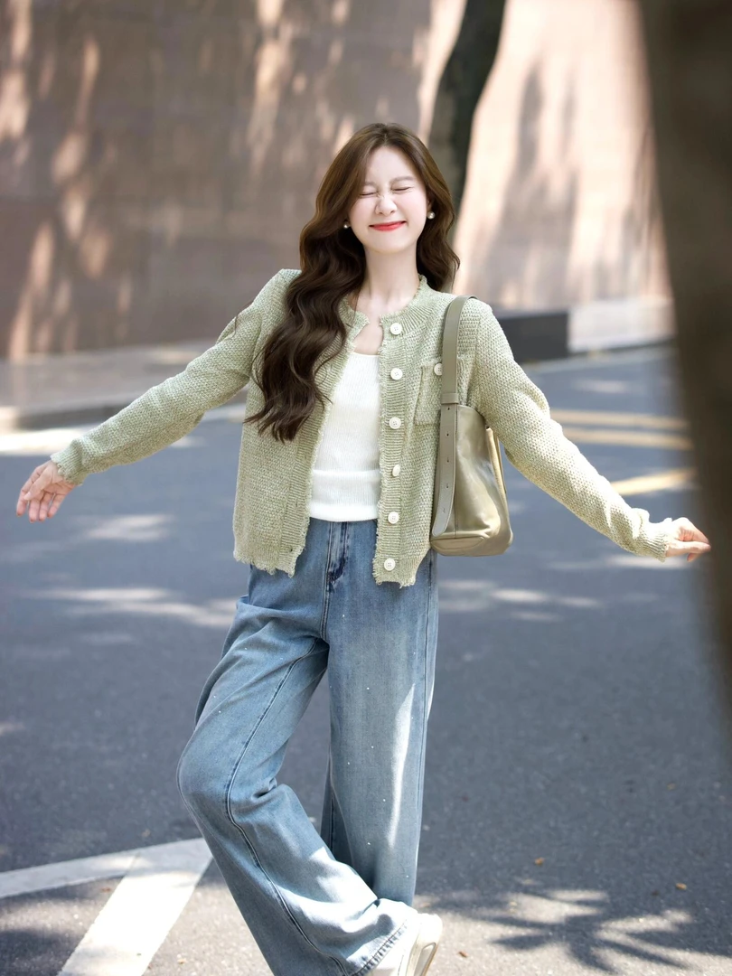 2024秋季新款小香风软糯针织毛衣开衫上衣女显瘦百搭阔腿牛仔裤潮
