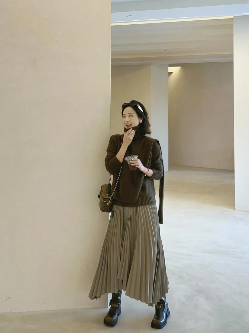 2024秋冬新款韩系穿搭高级感咖色高领毛衣女搭配半身裙显瘦两件套