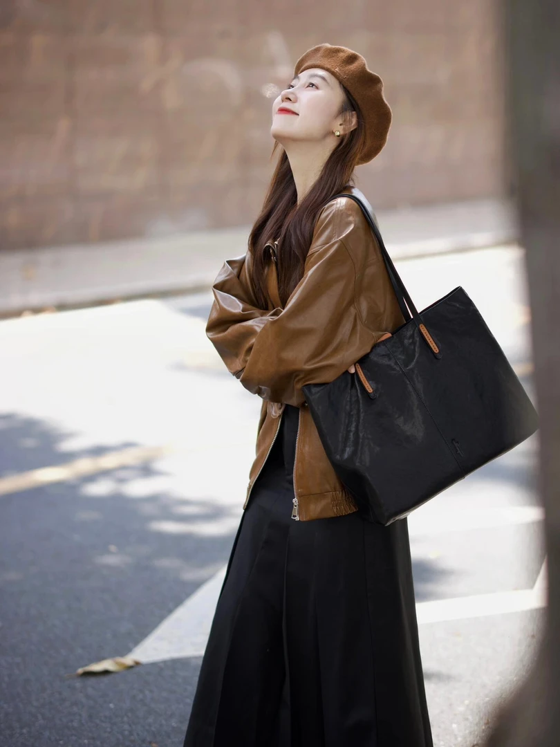 2024入秋一整套女茶系穿搭高级感PU皮衣外套女搭配黑色半身裙套装