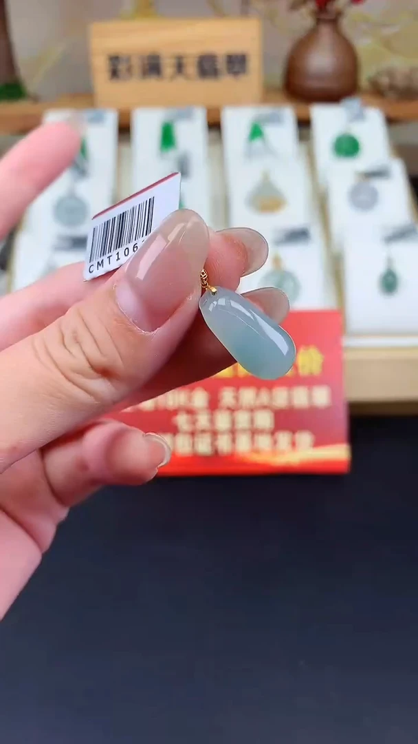 【闪购商品】翡翠挂件18K金镶嵌金扣福瓜多人@@CMT1069