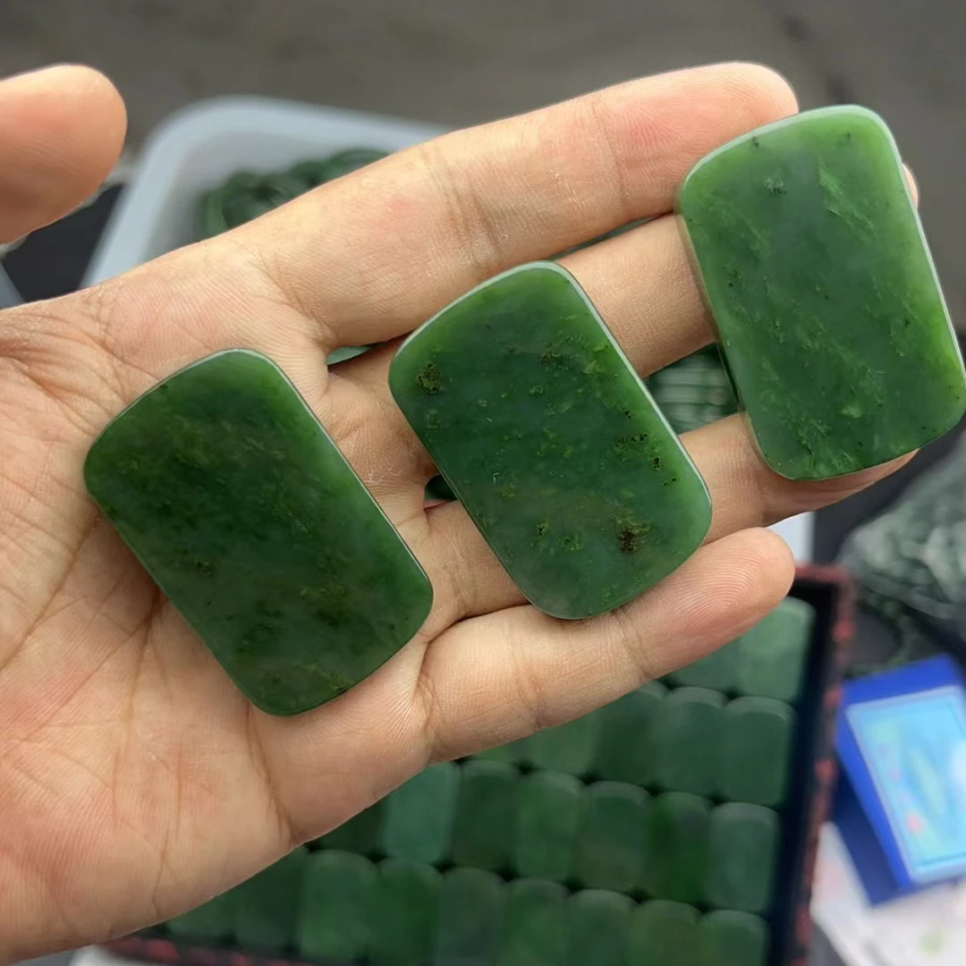 和田玉俄罗斯碧玉乌兰海猕猴桃无事牌吊坠  多样性发一 DZ230