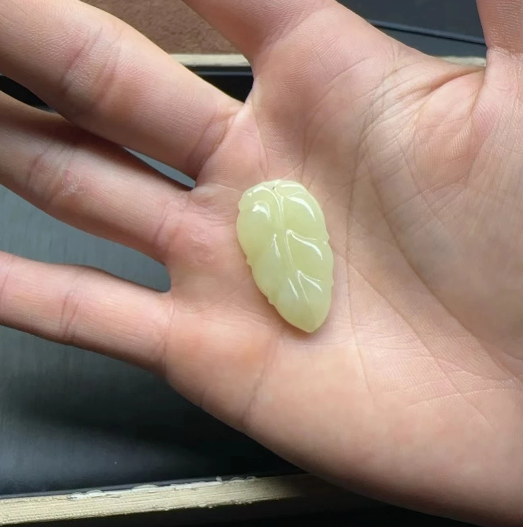 和田玉新疆若羌鸡油黄叶子吊坠 多样性发一（发其一） dz185