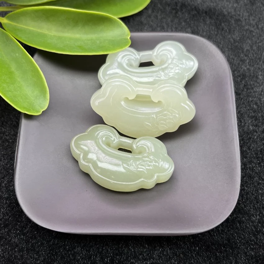 新疆和田玉且末钢板料如意锁吊坠  多样性发一  DZ176