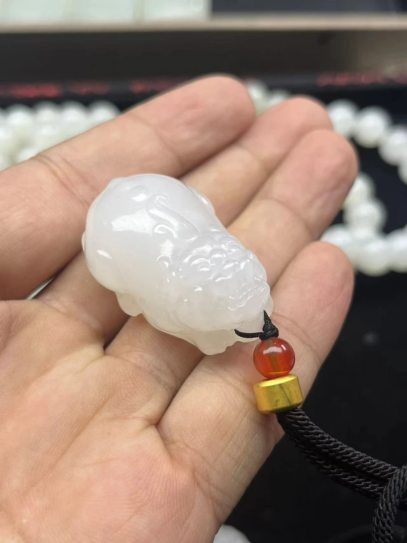 和田玉新疆且末天泰纯手工貔貅吊坠