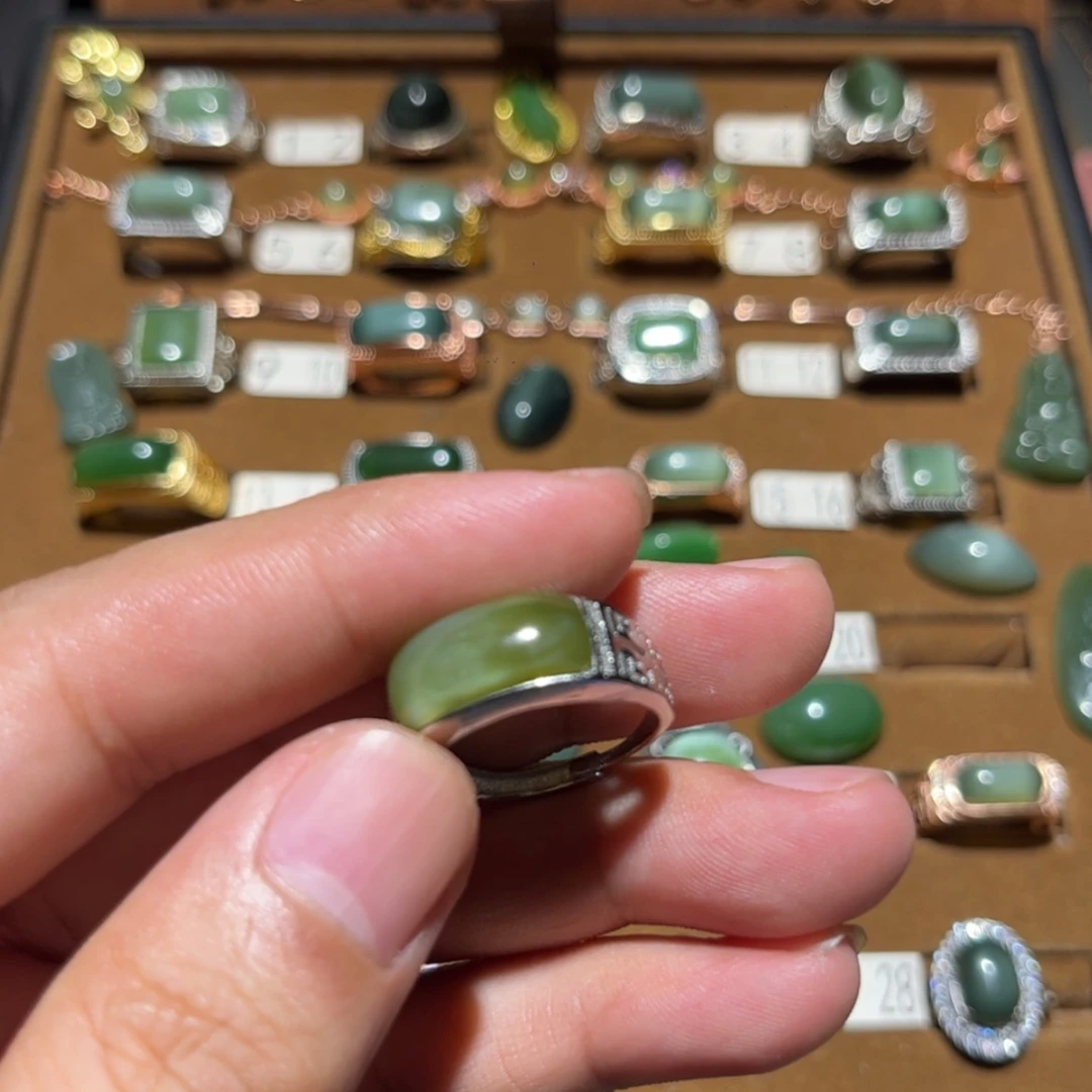 【闪购商品】和田玉戒指合金了*
