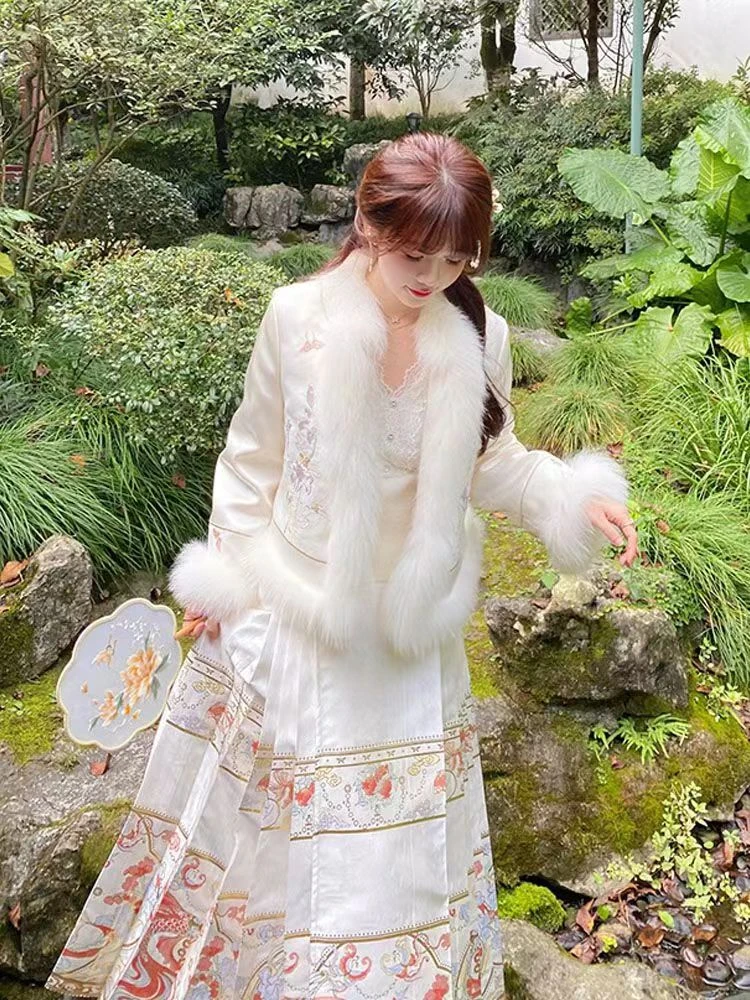 新中式国风套装女秋冬季小个子高级感气质羽绒服外套马面裙两件套