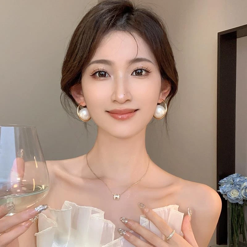 莱茵河畔~大珠珠耳钉女耳环小众设计感高级感2025年新款洋气耳饰