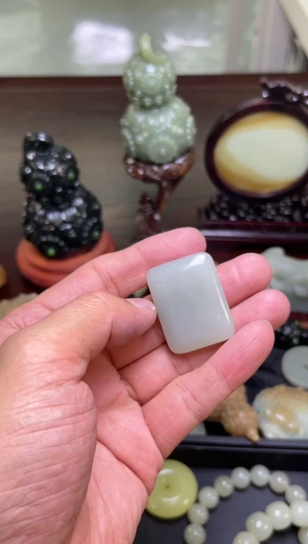 【闪购商品】和田玉吊坠未镶嵌D且末青白 光面无事牌