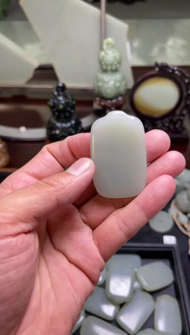 【闪购商品】和田玉吊坠未镶嵌D且末迪克兰 光面无事牌56