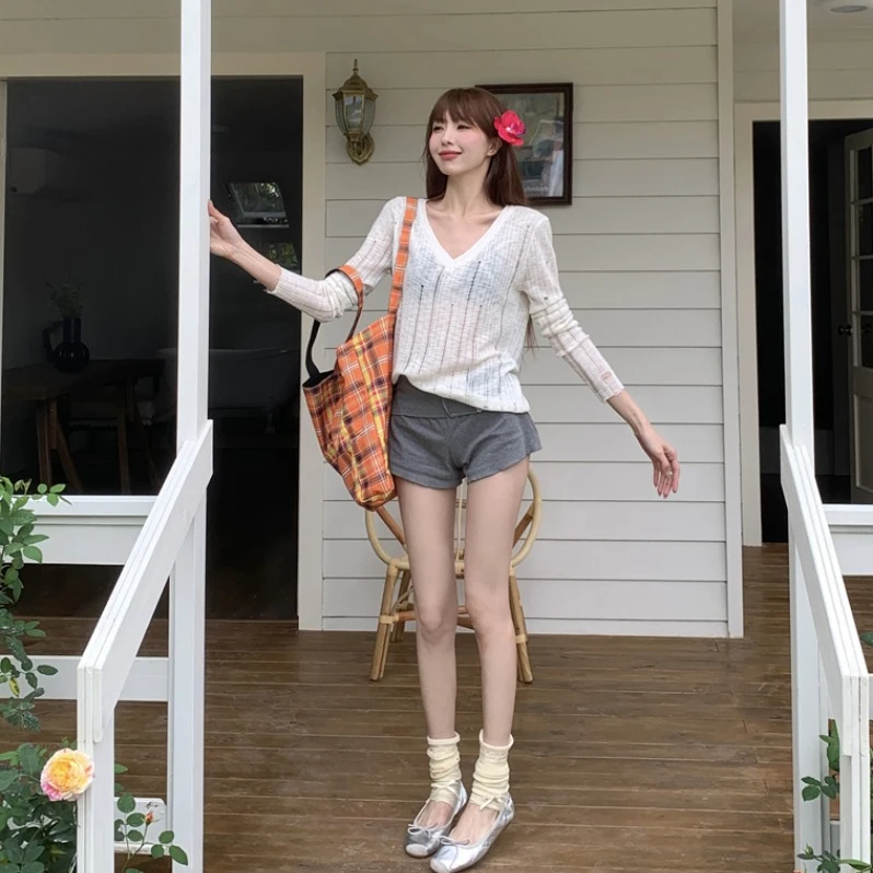 蓝色破洞v领显瘦长袖针织衫女秋季韩系chic百搭小众毛衣修身上衣