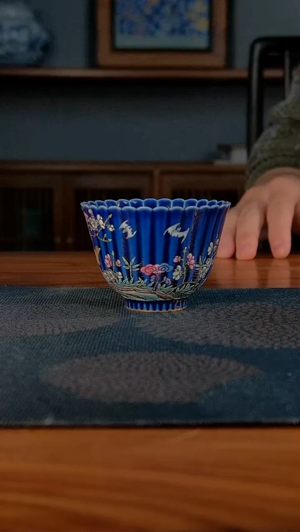 【闪购商品】瓷杯盛古珍玩 霁蓝釉喜上眉梢菊瓣杯