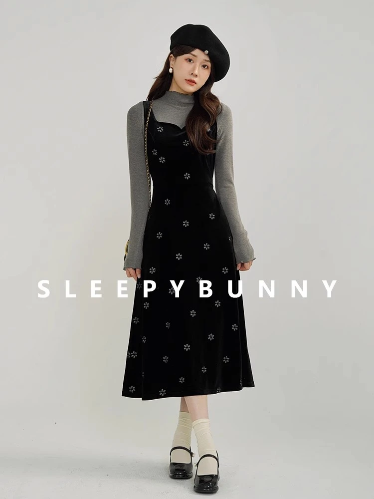 瞌睡兔【海鸥领】气质刺绣花朵黑色丝绒显瘦收腰连衣裙 L22392BLKS