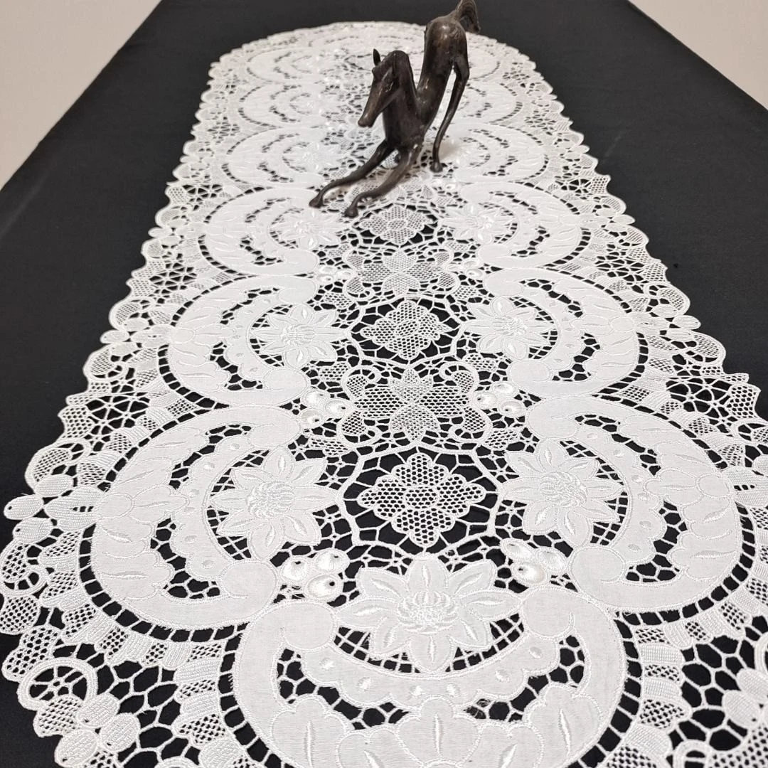 Z104  白色 （40*120cm）5801葡萄花稿桌旗  水溶镂空
