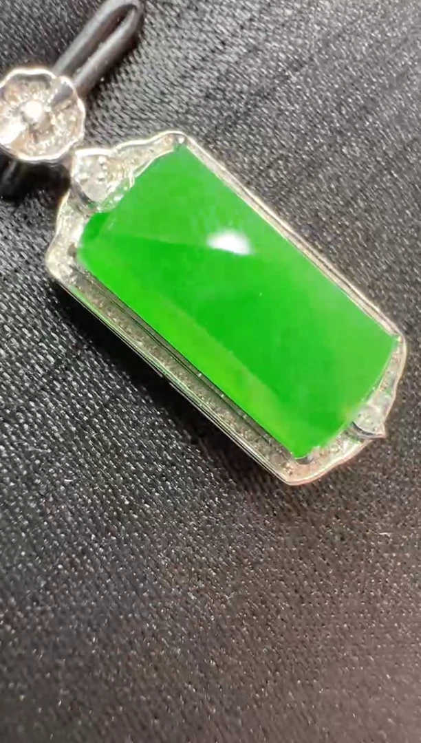 【闪购商品】翡翠吊坠(不含链)18K金镶嵌多样性团购发一件