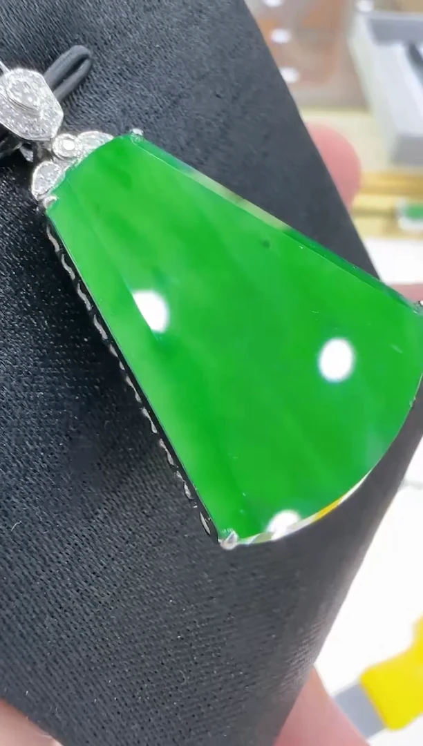 【闪购商品】翡翠吊坠(不含链)18K金镶嵌多样性团购发一件