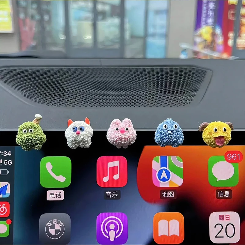 2023网红绿毛怪车载摆件可爱车内屏幕中控台装饰摆件女生汽车摆件