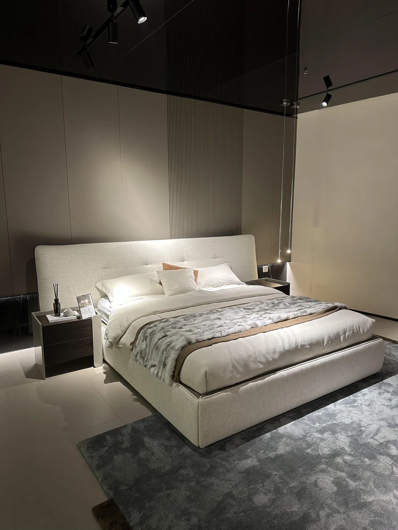 牛魔王 poliform微笑床意式现代简约别墅床环抱式宽屏棉麻布艺床