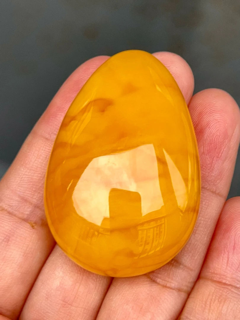 焦皮料红花蜡水滴吊坠