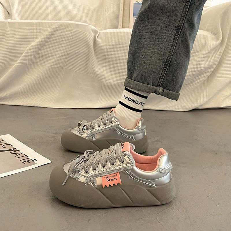 红蜻蜓牌超火百搭小白鞋女秋季高级感厚底板鞋新款小众休闲运