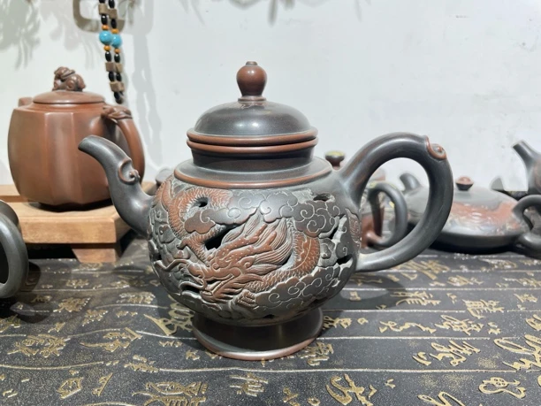 钦州坭兴陶镂空茶壶300毫升
