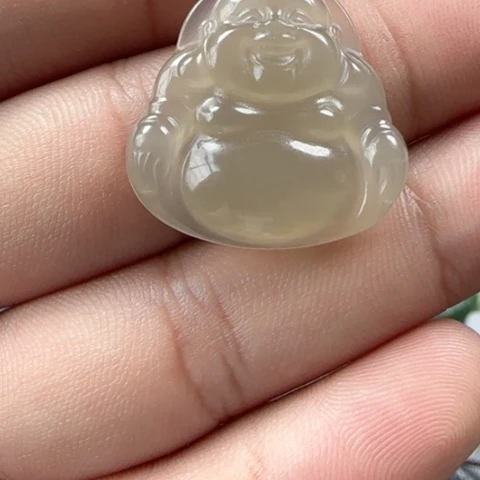 和田玉颈饰未镶嵌别****?