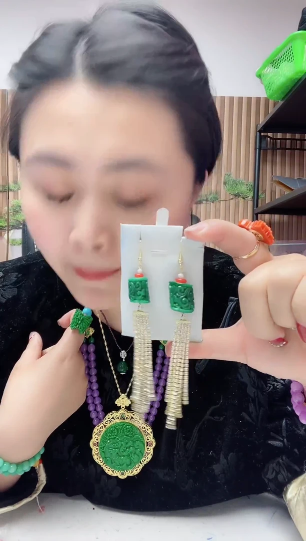 【闪购商品】查罗石耳钉合金1007