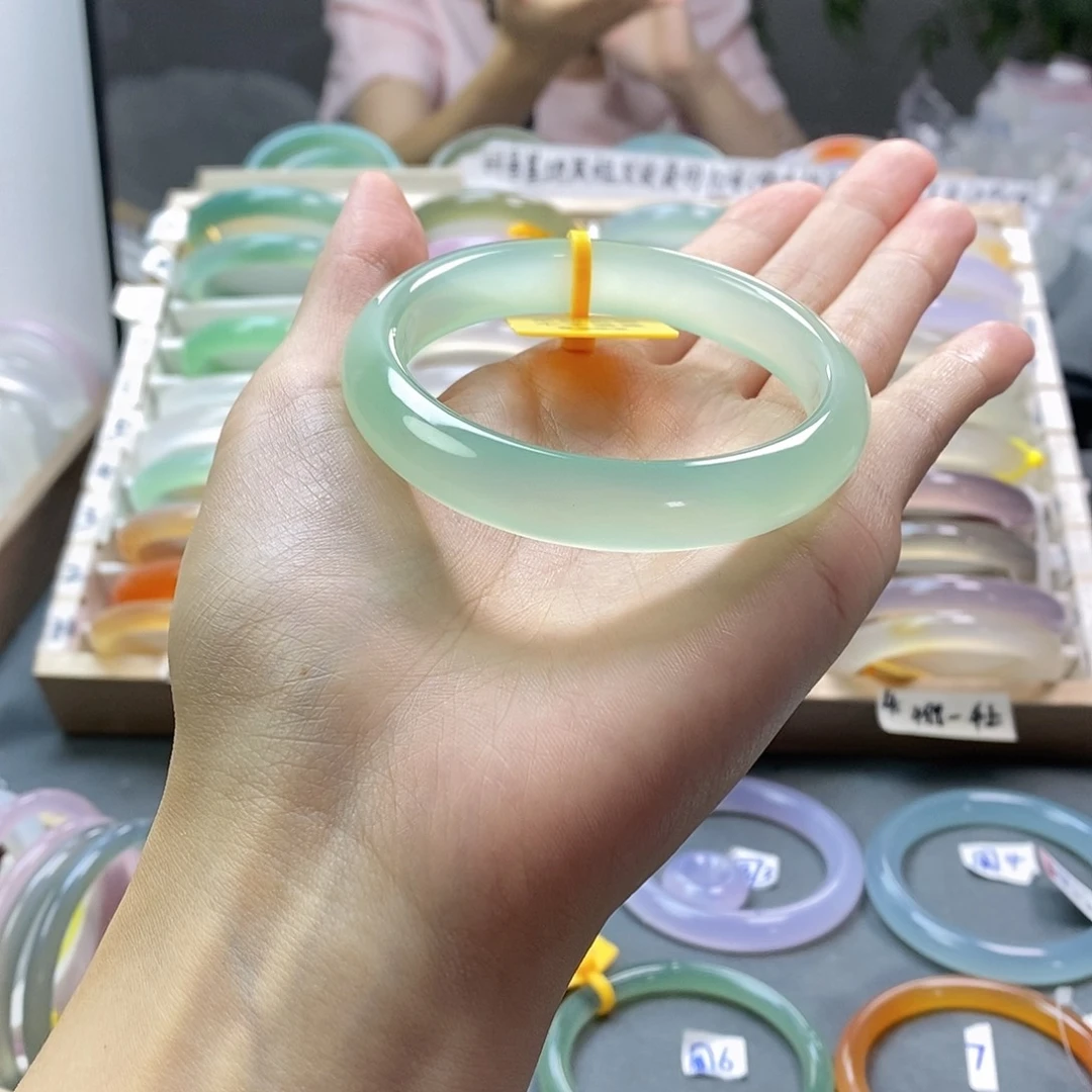 玛瑙/玉髓手镯未镶嵌范*可