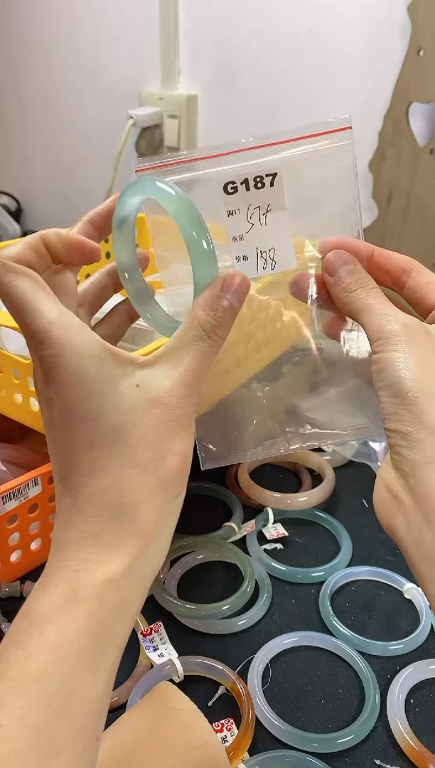 【闪购商品】玛瑙/玉髓手镯未镶嵌187
