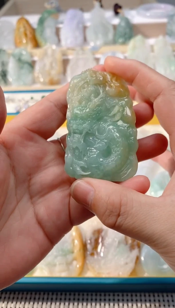 【闪购商品】翡翠颈饰未镶嵌双彩龙牌