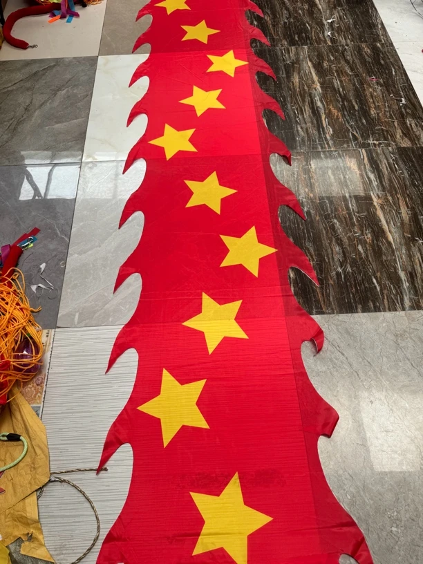 红五星一体边可水洗彩绸龙衣