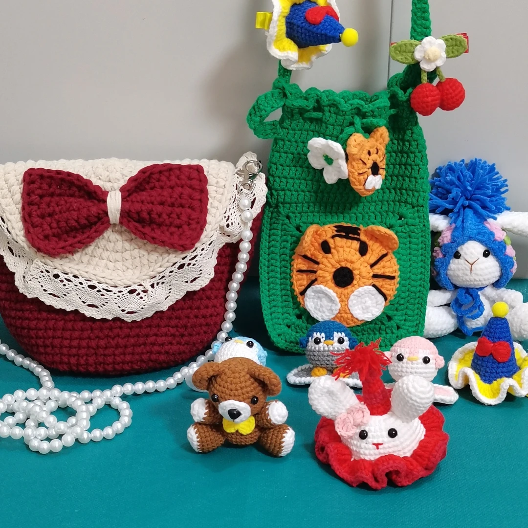 （直播间选款改价）钩织纯手工手机包休闲包摆件玩偶包子挂件发夹