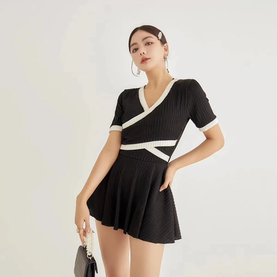 22051黑色裙式连体泳衣女款高级感小个小胸聚拢保