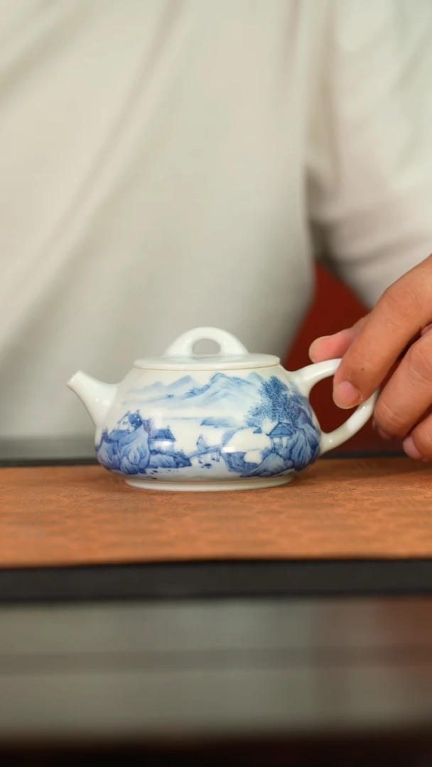 【闪购商品】瓷摆件山水壶