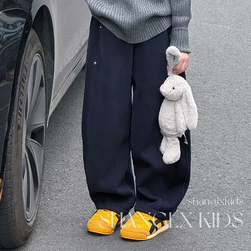 女童裤子秋冬2024新款加绒直筒裤儿童冬季弯刀卫裤一体绒炸街痞帅