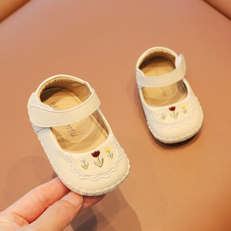 一岁女宝宝公主鞋子春秋季0-6-12个月婴儿学步鞋软底婴幼儿小皮鞋