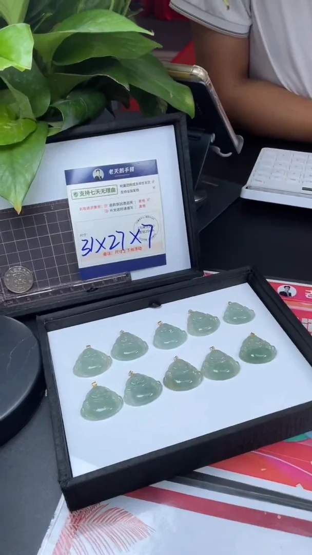 【闪购商品】翡翠挂件18K金镶嵌冰绿佛公/多样性发其一CPZB