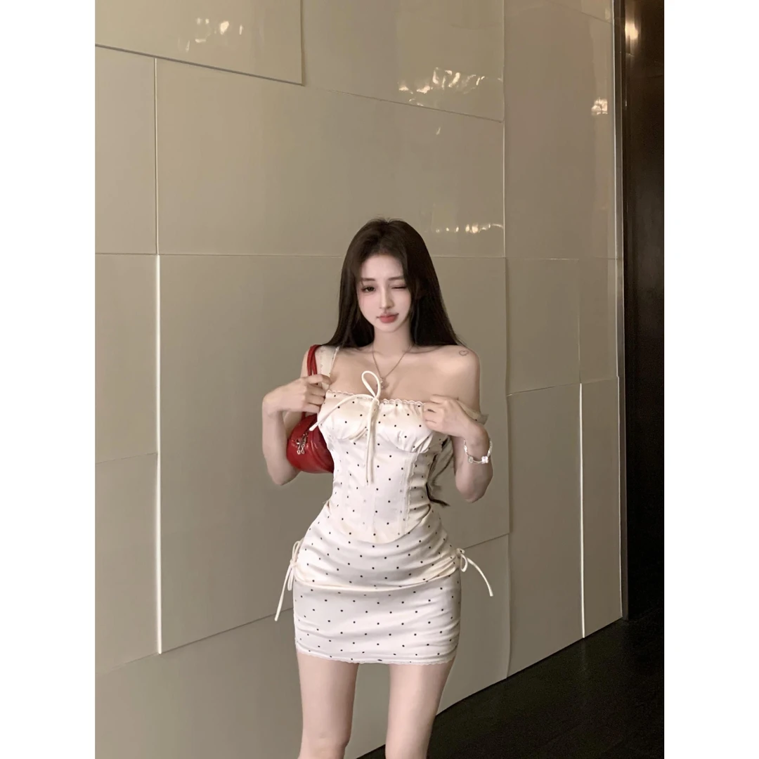 纯欲别致波点辣妹套装女2024新款夏季高级感两件套吊带上衣短裙子