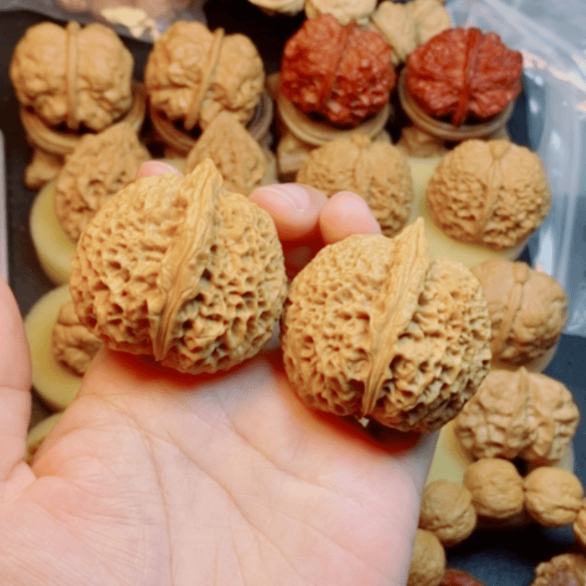 【闪购商品】文玩核桃吊坠我***婆