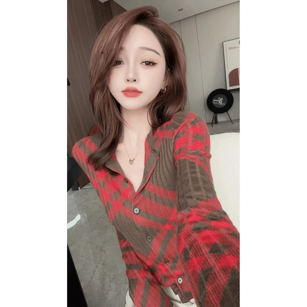 气质时尚设计感拼色小衫减龄显瘦v领长袖针织衫慵懒风格子