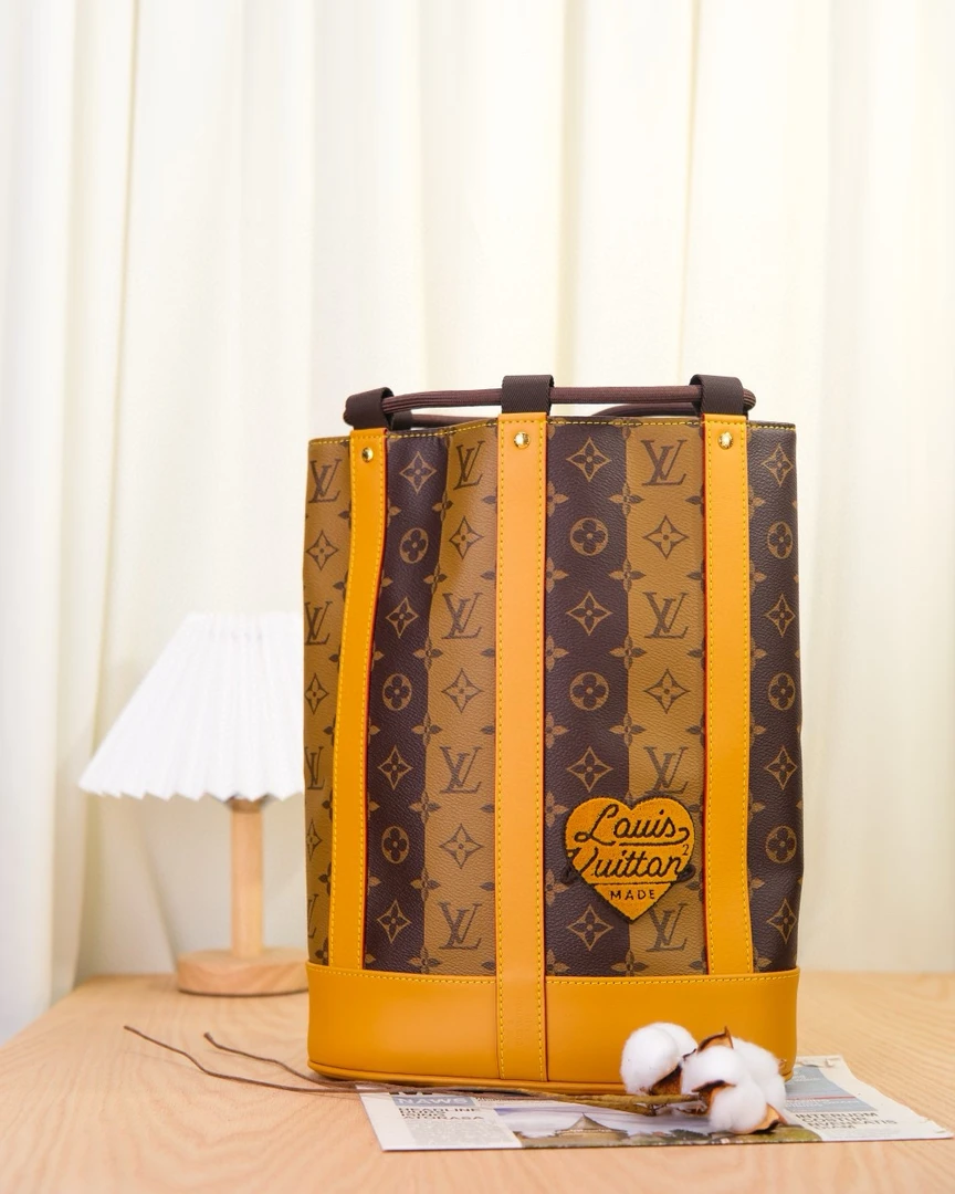 LV x Nigo联名Randonee双肩包