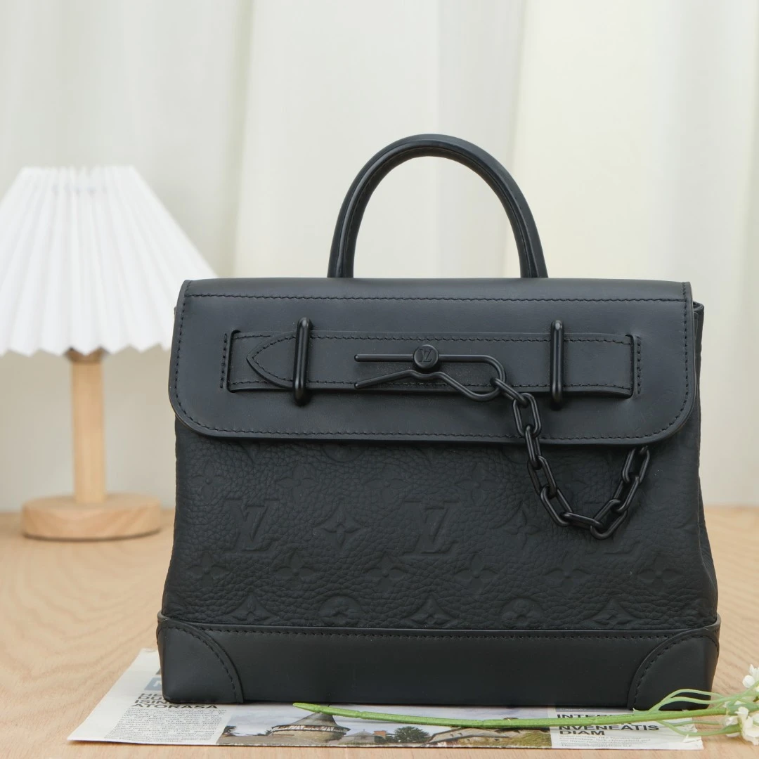 准新(6084) LV Steamer黑色全皮压纹邮差包