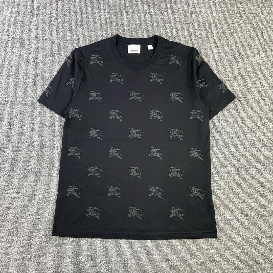 CQ Burberry 黑色胶印满印战马短袖/XS码/未使用/公价6000/09666