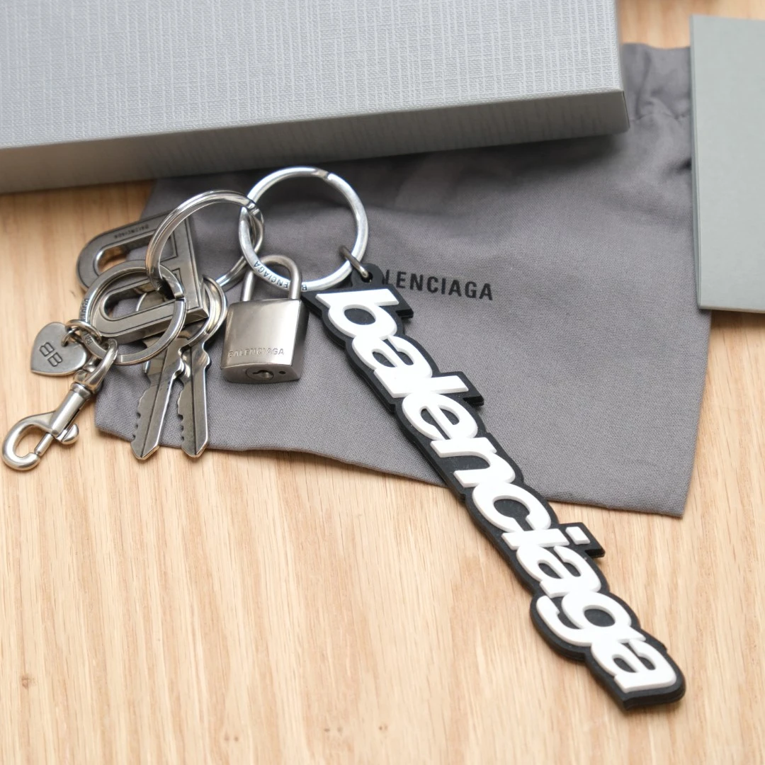 嘉壹/准新(N1433) Balenciaga巴黎世家logo锁钥匙挂件