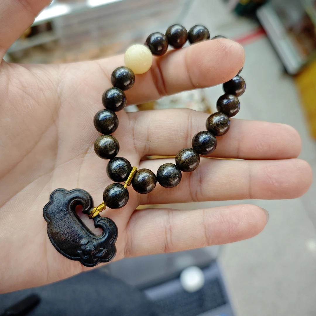 檀贵宝单圈手串祥云锁吊坠款7772