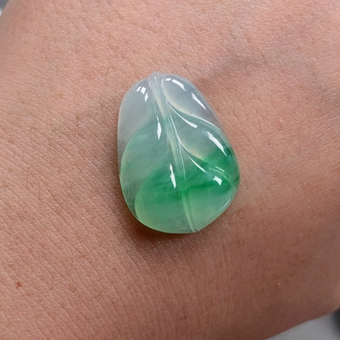 翡翠颈饰未镶嵌星***光金枝玉叶