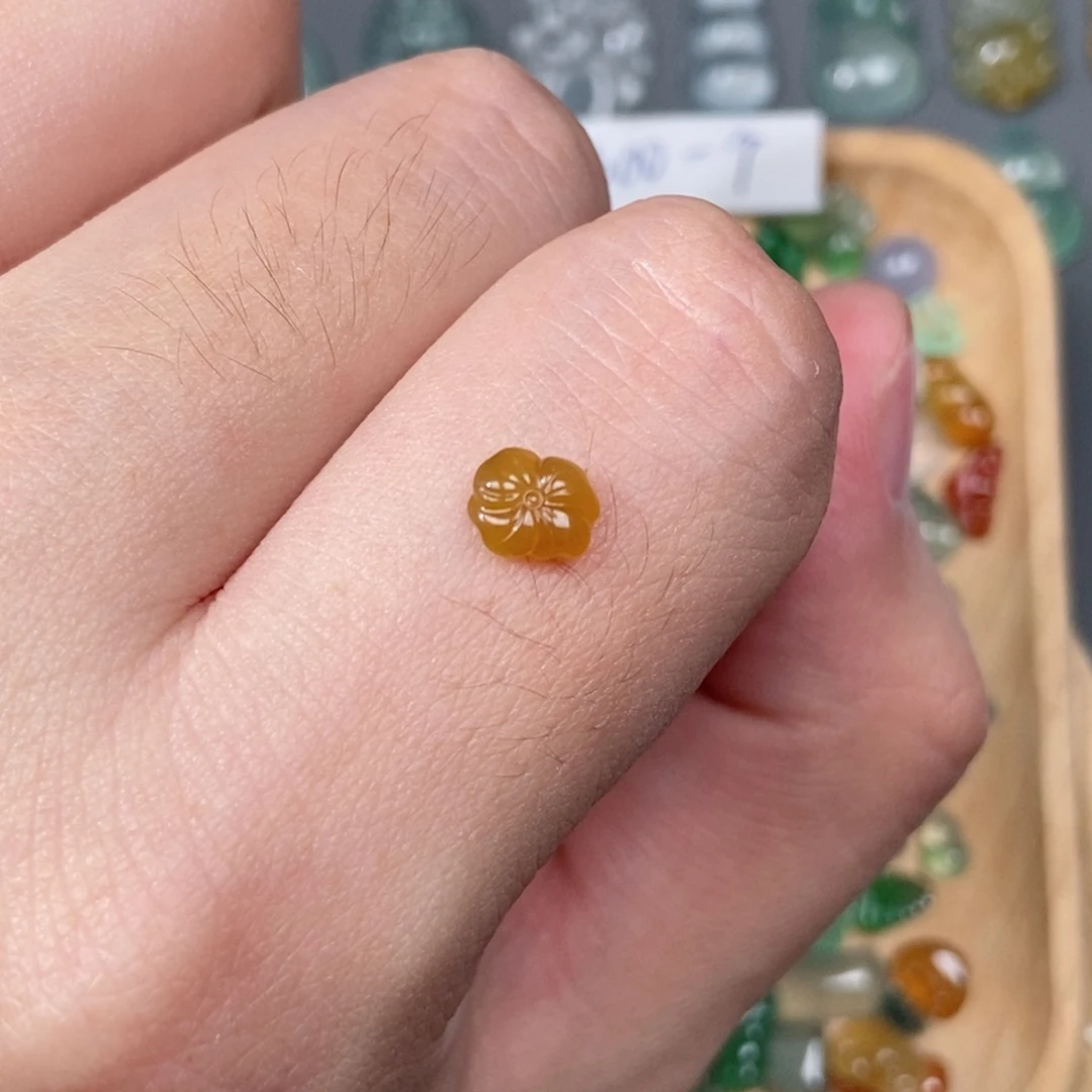 翡翠颈饰未镶嵌花花